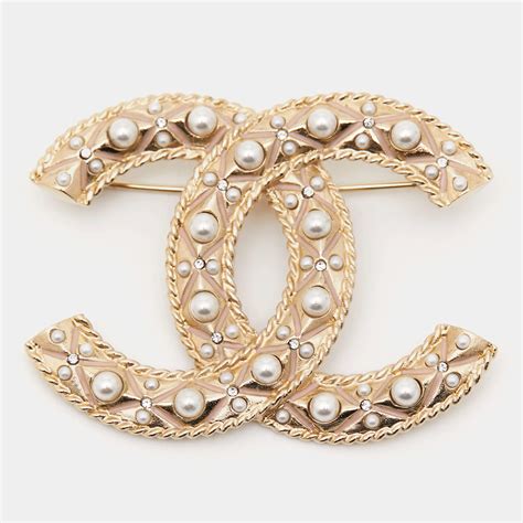 chanel purse charms - faux chanel brooches and pins.